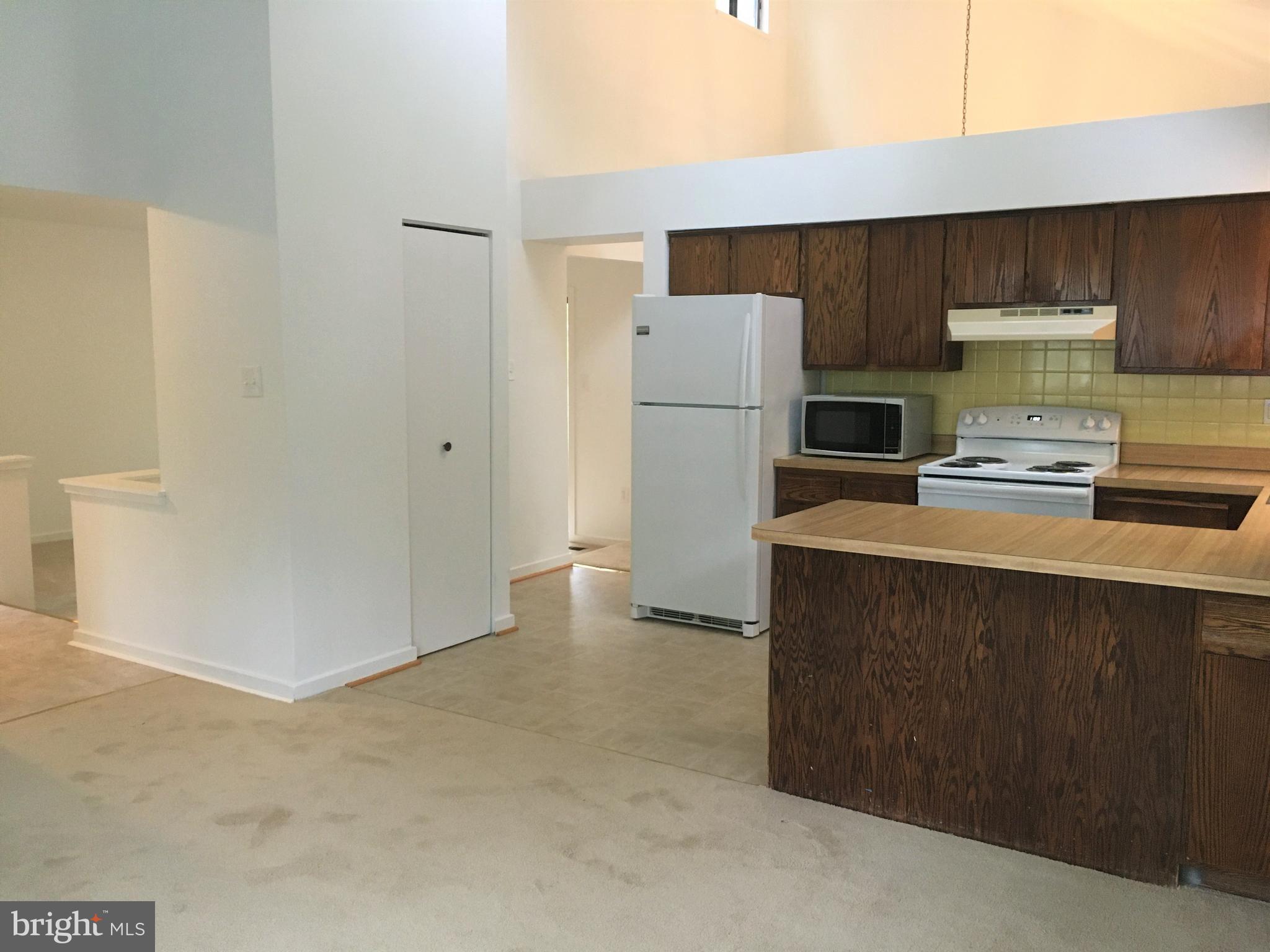 10343 Tailcoat Way Columbia, MD 21044 - Photo 9 of 21 a kitchen with stainless steel appliances a refrigerator a stove and a sink