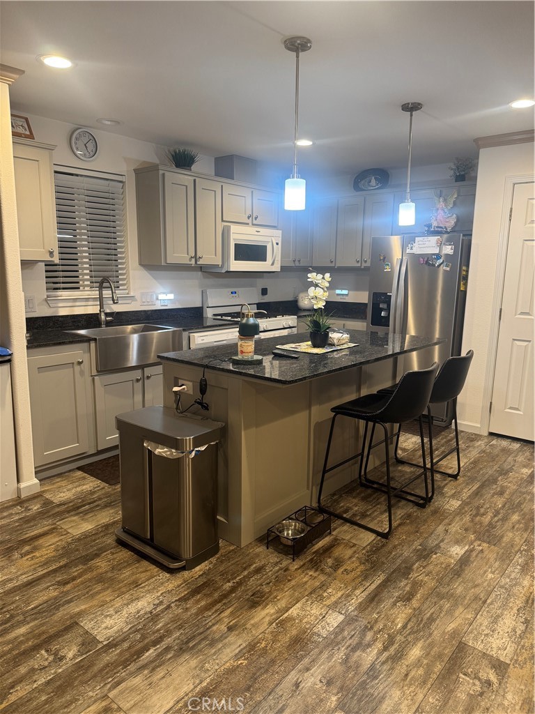 1200 South Winton, Unit 142 Hayward, CA 94545 - Photo 12 of 30 Kitchen and breakfast nook