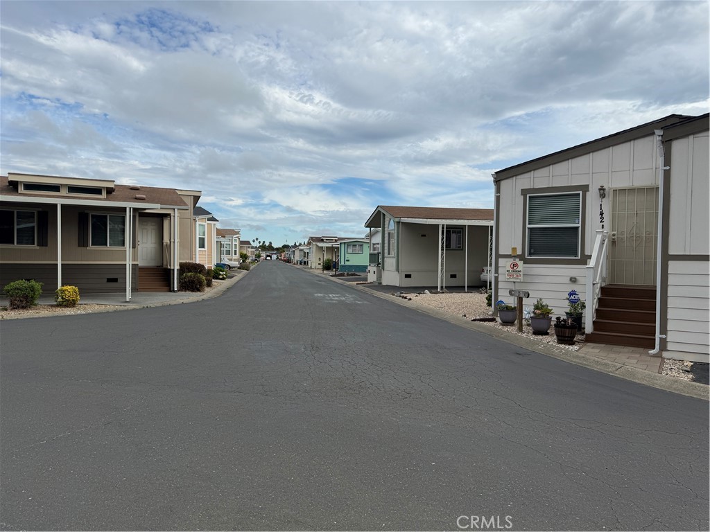 1200 South Winton, Unit 142 Hayward, CA 94545 - Photo 3 of 30 Great neighborhood