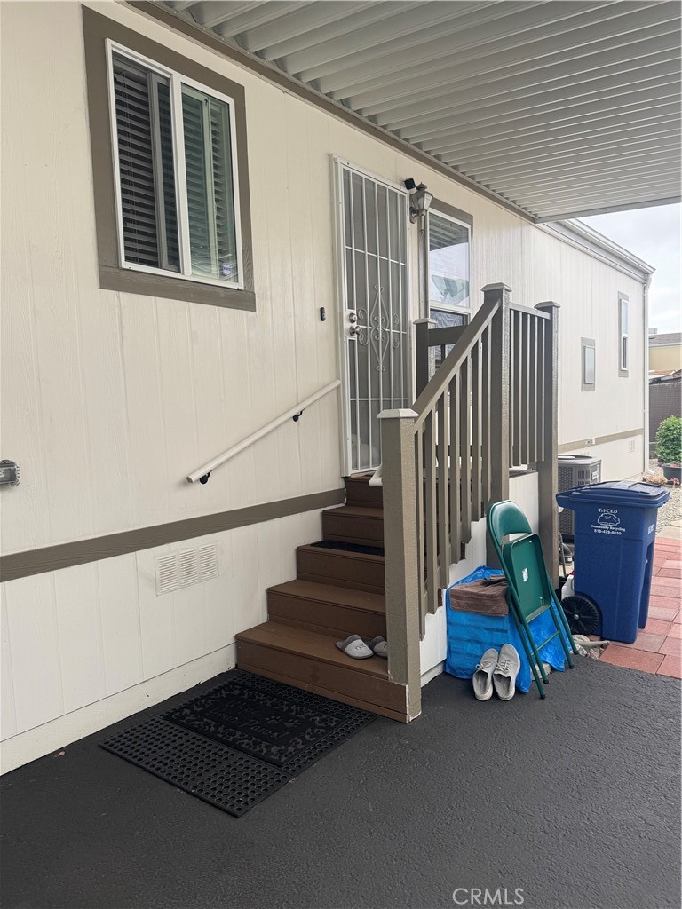 1200 South Winton, Unit 142 Hayward, CA 94545 - Photo 4 of 30 spacious driveway