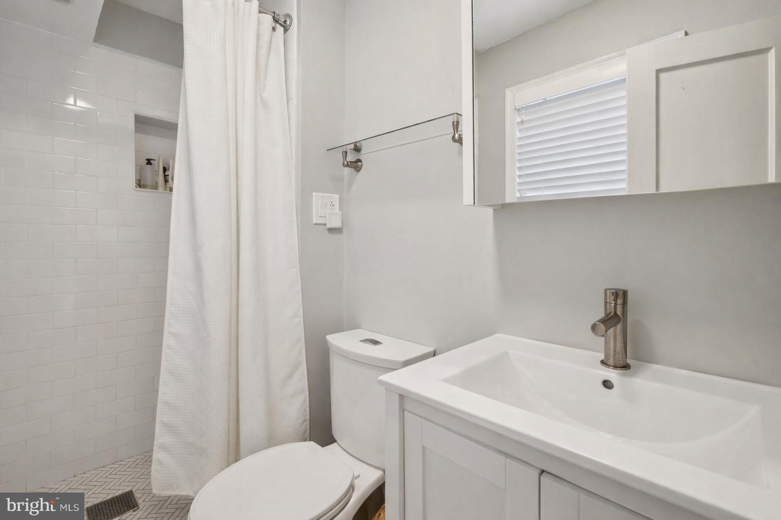 2410 Delancey Street Philadelphia, PA 19103 - Photo 15 of 22