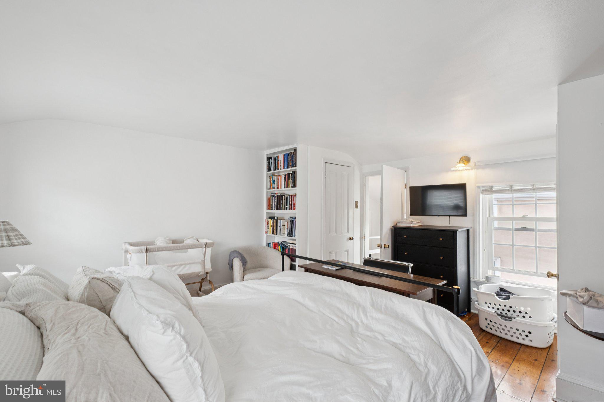 2410 Delancey Street Philadelphia, PA 19103 - Photo 20 of 22
