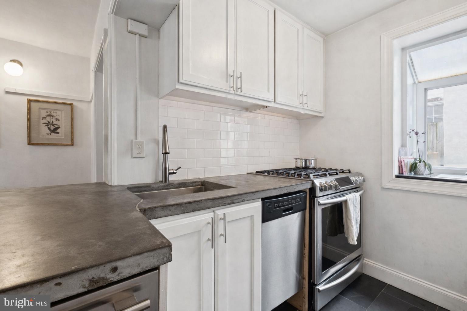 2410 Delancey Street Philadelphia, PA 19103 - Photo 6 of 22