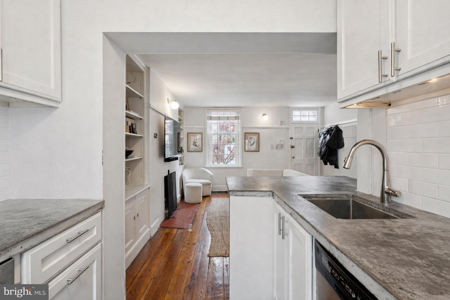 2410 Delancey Street Philadelphia, PA 19103 - Photo 8 of 22