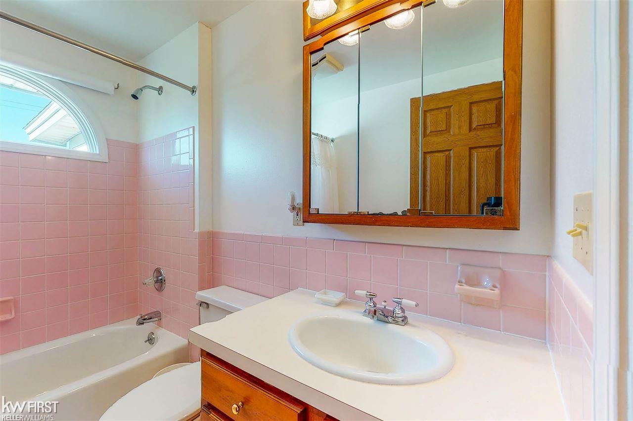 13433 Fenton Road Fenton, MI 48430 - Photo 43 of 74 50062820-42.JPG