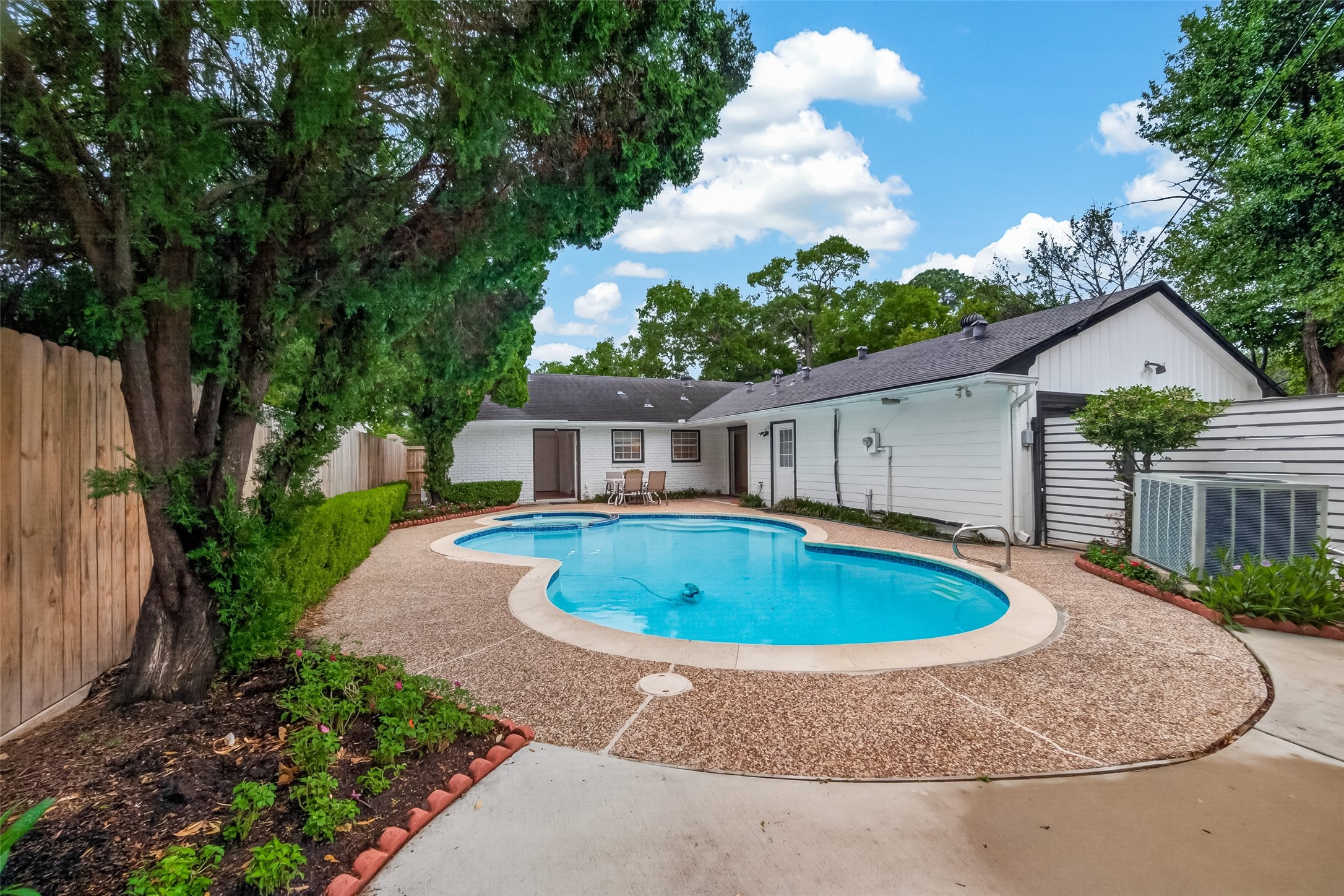 5666 Overbrook Lane Houston, TX 77056 - Photo 32 of 36
