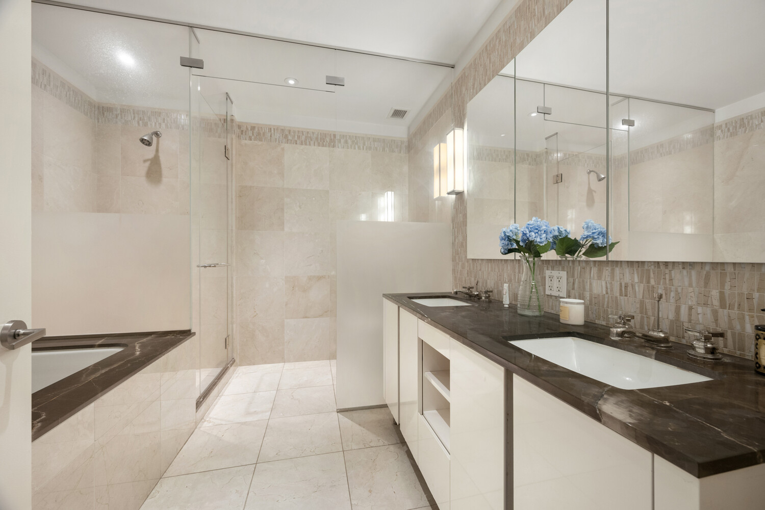 255 East 74th Street, Unit 6B Manhattan, NY 10021 - Photo 7 of 9