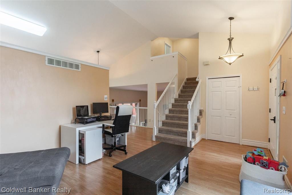 78 Eagle Ridge Road Lake Orion, MI 48360 - Photo 2 of 33