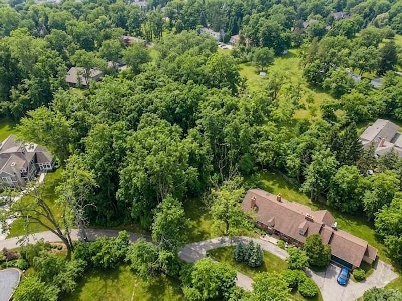 2060 Suffork Road Northfield, IL 60093 - Photo 1 of 4 Gallery Image 1