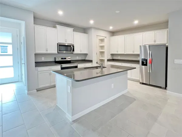 $2,300 | 3228 Sunrise Spg Place, Brandon, FL 33511