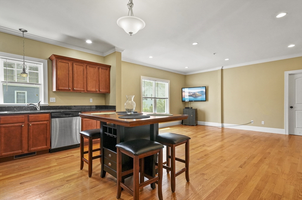 75 Pine Street, Unit 21 Waltham, MA 02453 - Photo 3 of 24