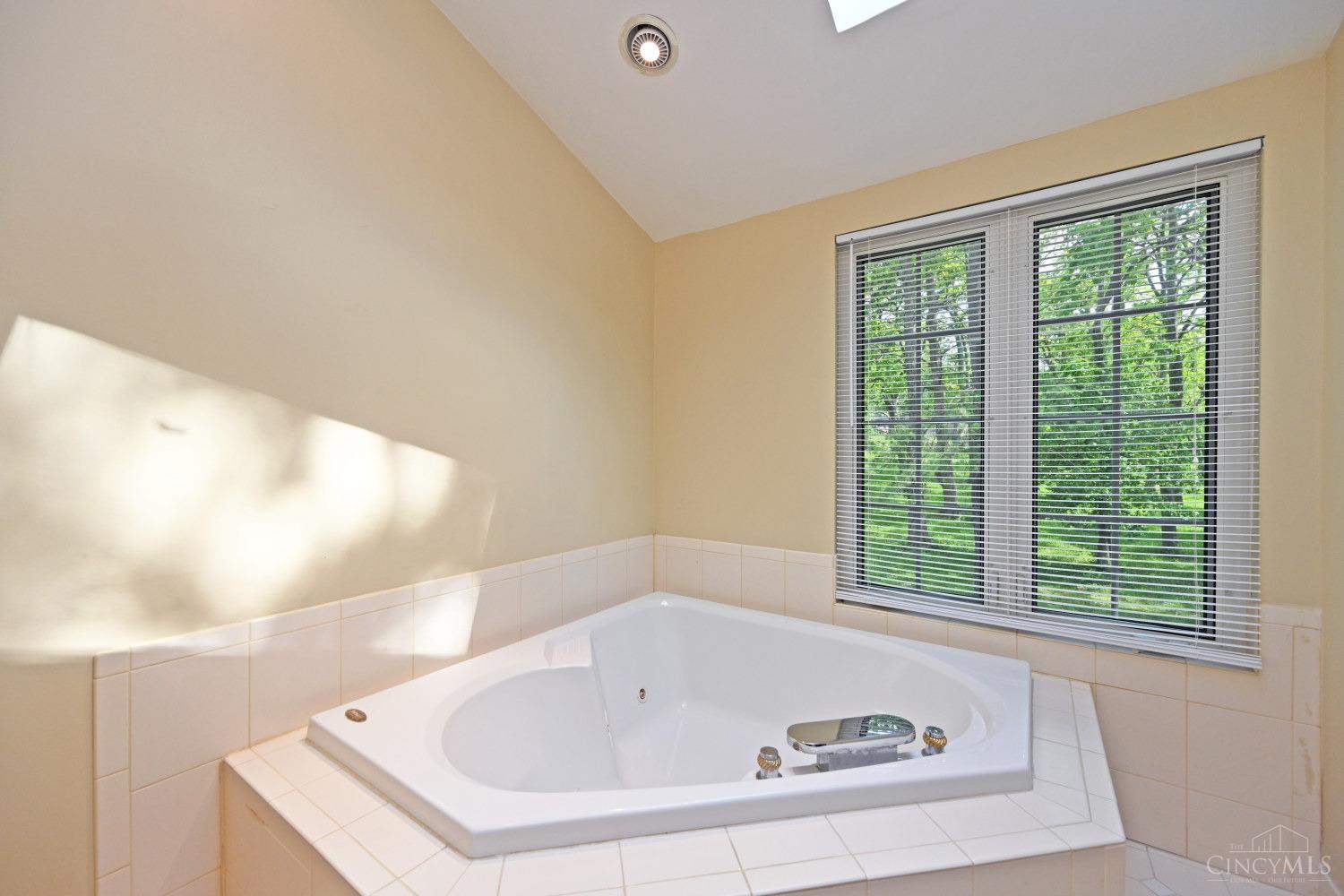 7777 Kugler Mill Road Cincinnati, OH 45243 - Photo 21 of 41