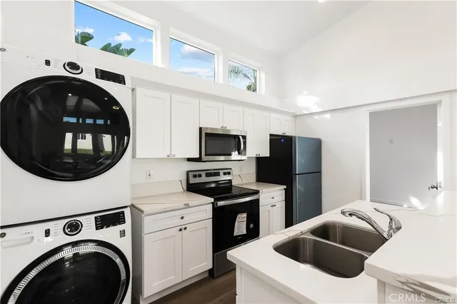 $2,090,000 | 552 North Cambridge Street, Orange, CA 92867