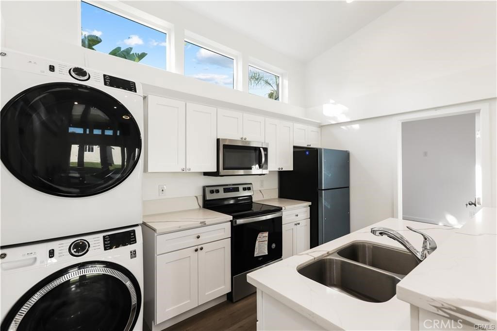 552 North Cambridge Street Orange, CA 92867 - Photo 6 of 18 a kitchen with a washer and dryer