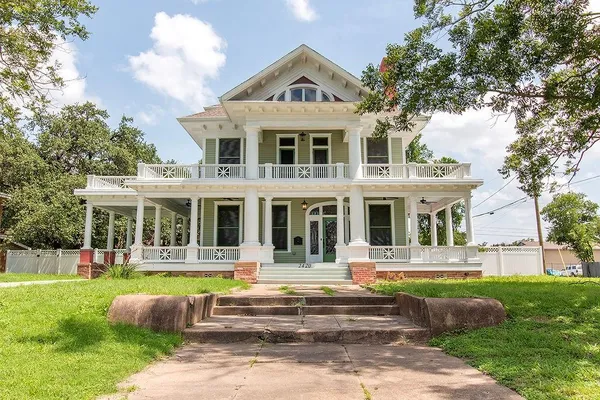 $975,000 | 2420 Colcord Avenue, Waco, TX 76707