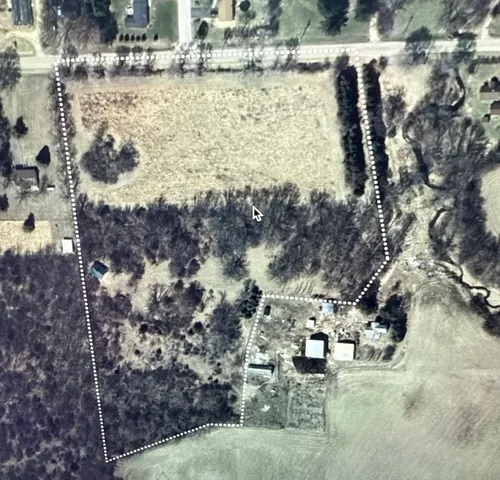 a view of roof and outdoor space