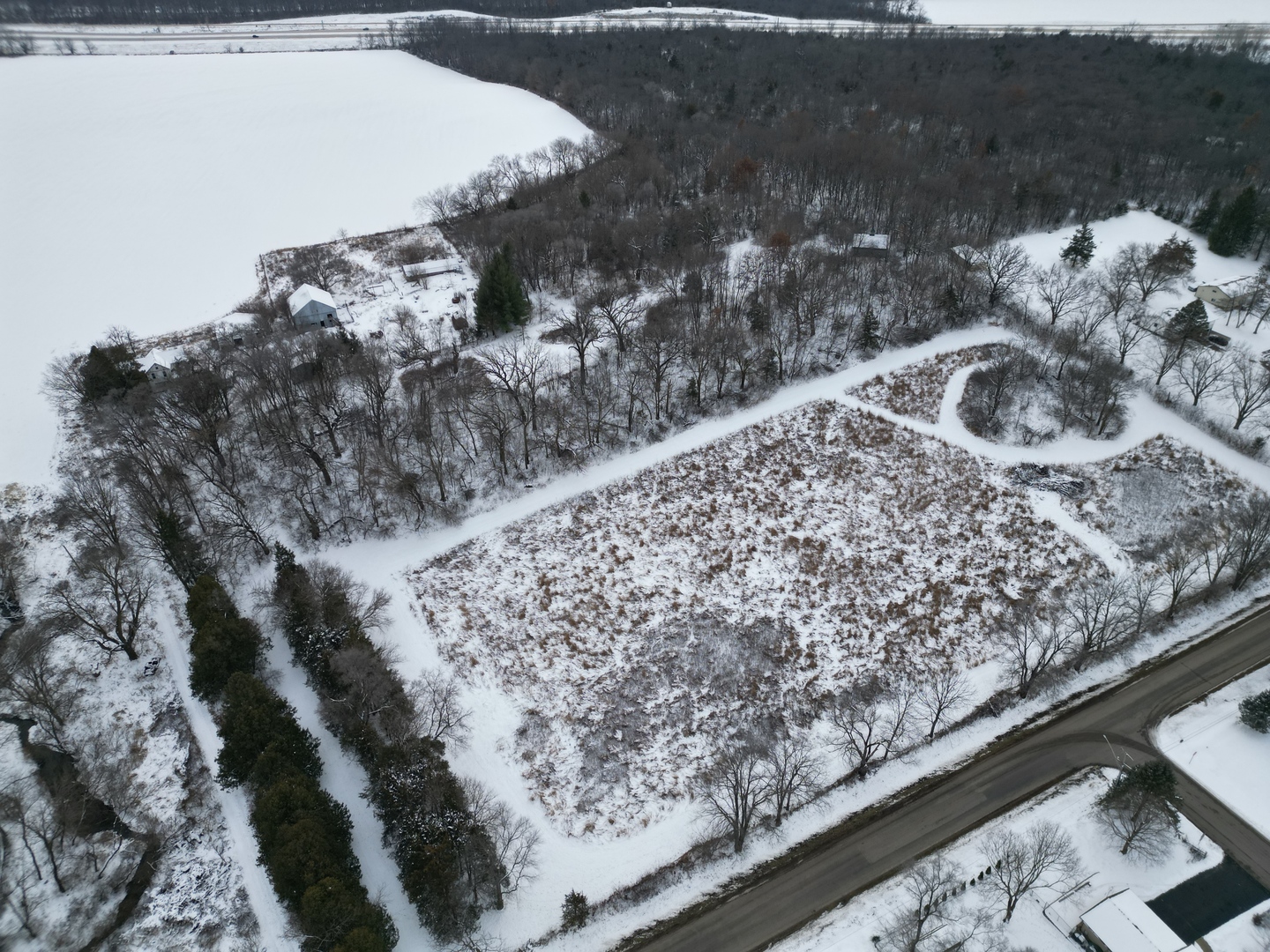 1441 West Fairview Road Freeport, IL 61032 - Photo 8 of 11 a view of roof and outdoor space