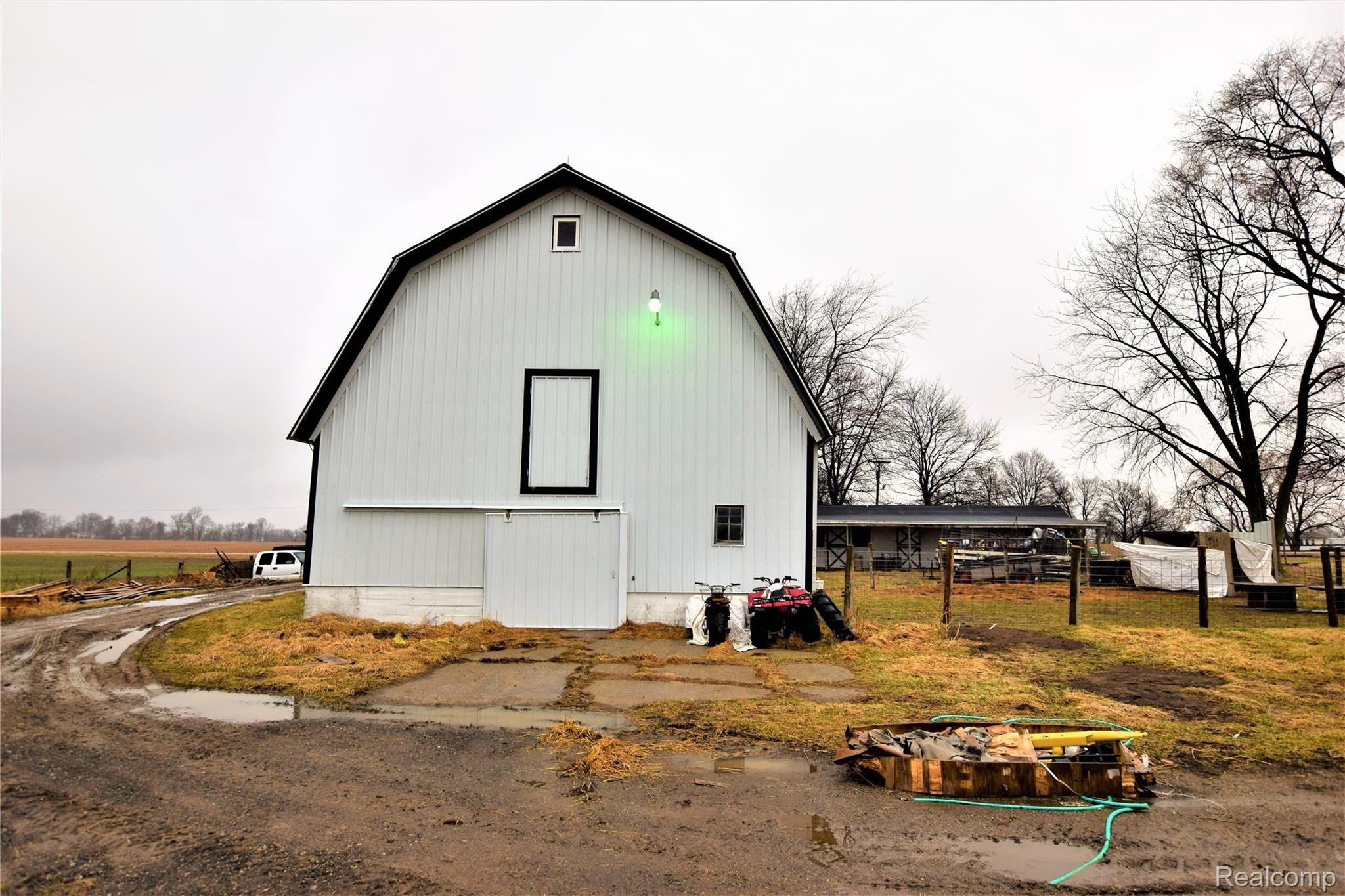 3186 East Howell Road Webberville, MI 48892 - Photo 2 of 21 DSC_0108 (2).JPG