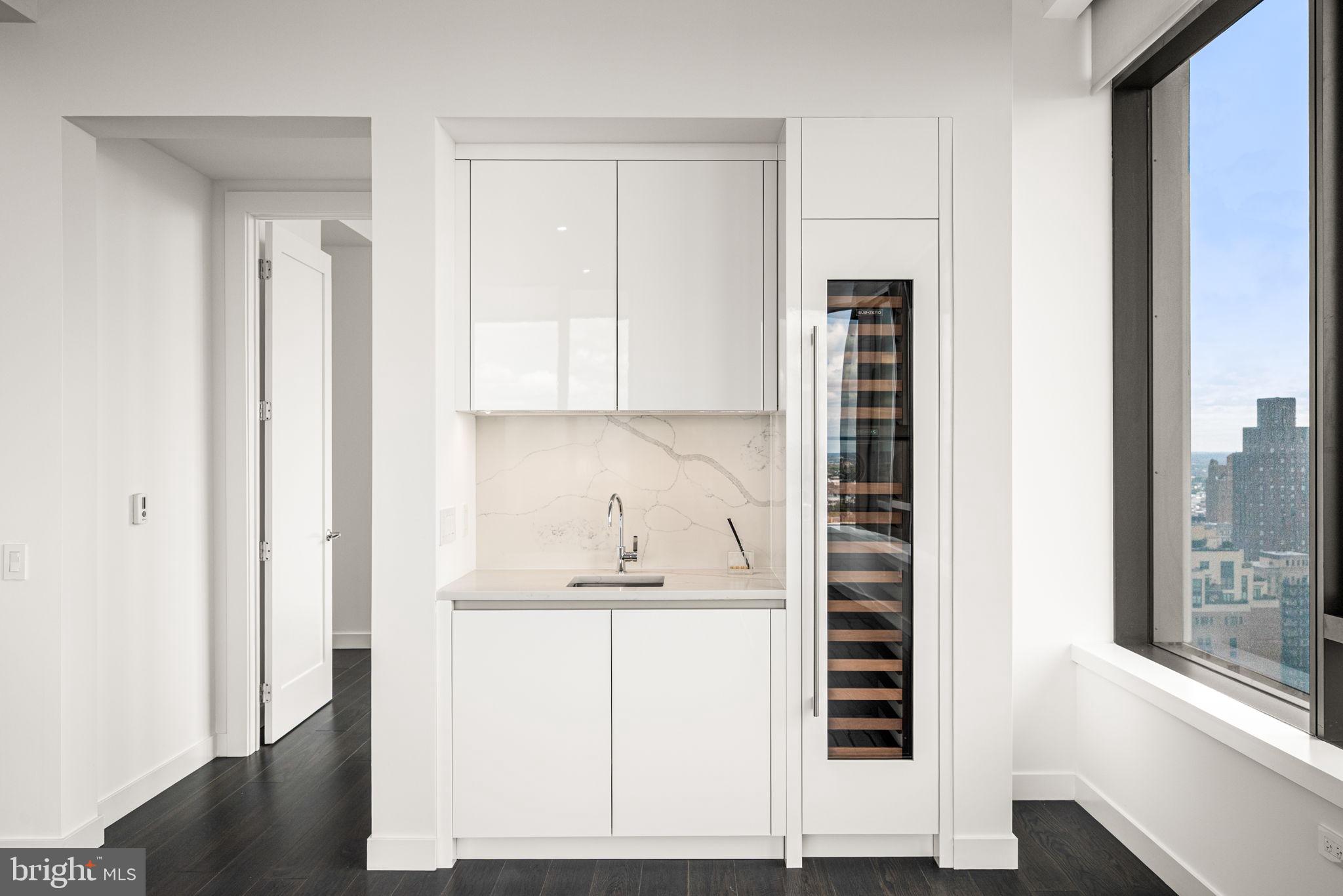1911 Walnut Street, Unit 2702 Philadelphia, PA 19103 - Photo 9 of 30 Wet bar