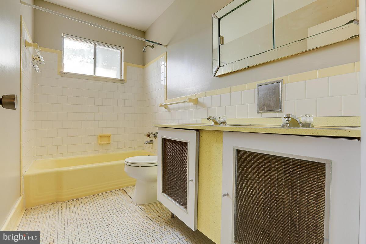 1004 Bittersweet Road Pikesville, MD 21208 - Photo 22 of 30 Bath