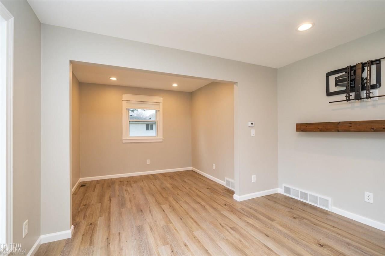 340 Lehigh Road Rochester, MI 48307 - Photo 6 of 29 50062869-5.JPG