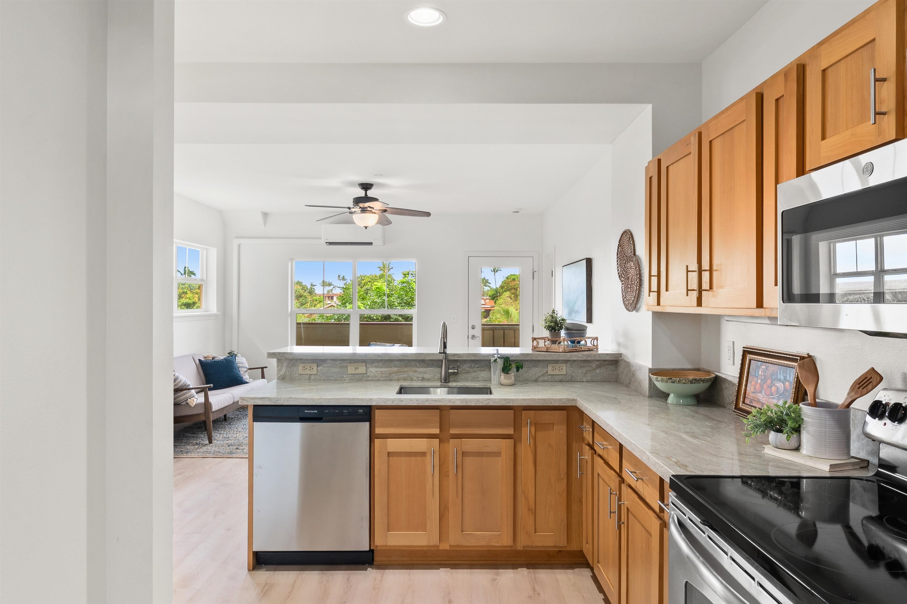 3708 Lower Honoapiilani Road, Unit E20 Lahaina, HI 96761 - Photo 1 of 31