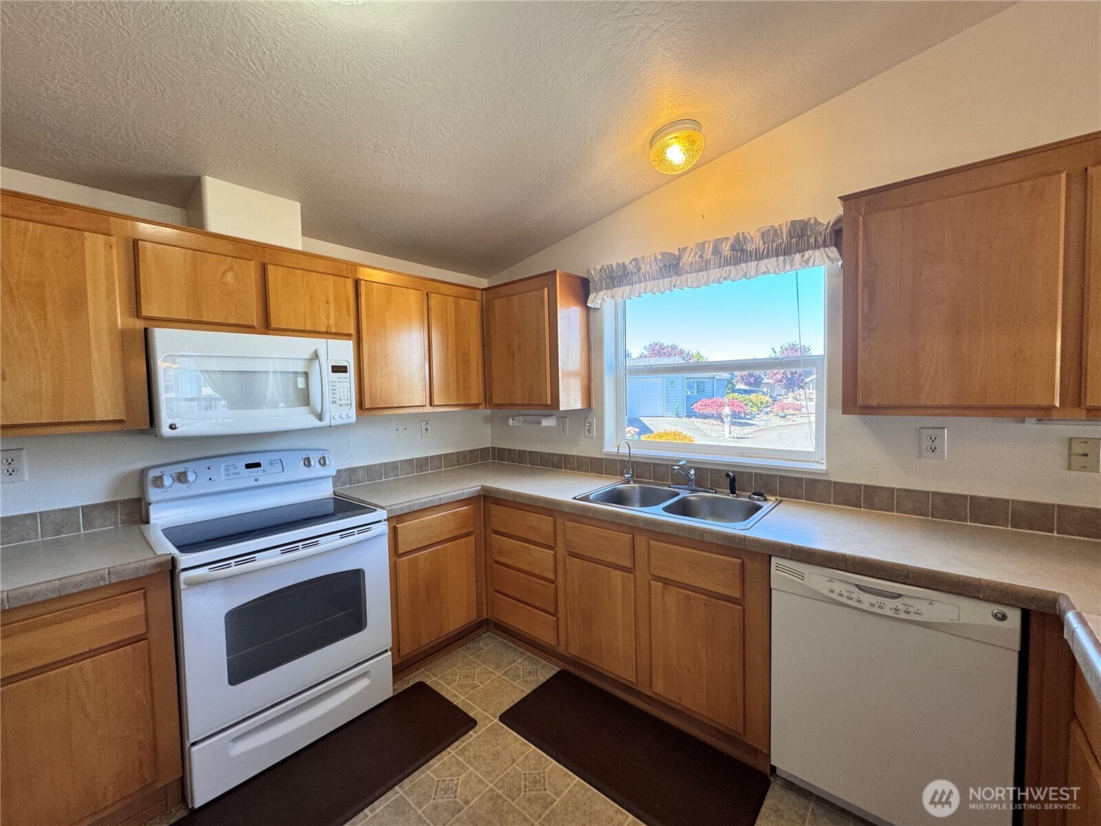 528 North 7th Avenue Sequim, WA 98382 - Photo 8 of 29