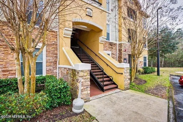 $1,850 | 8539 Gate Parkway West, Unit 121, Jacksonville, FL 32216