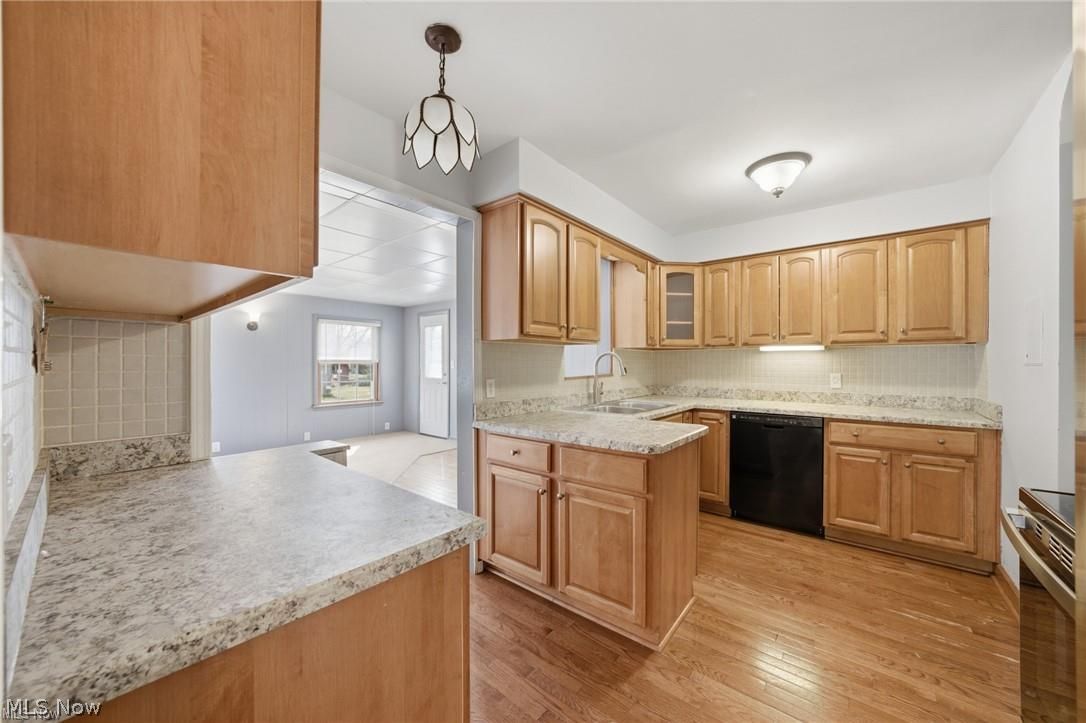 5284 Edenhurst Road Lyndhurst, OH 44124 - Photo 13 of 50