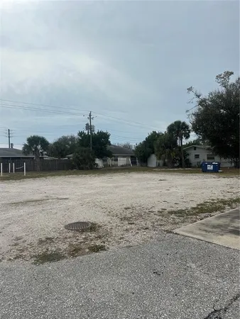 $2,500 | 2252 South Tamiami Trail, Venice, FL 34293
