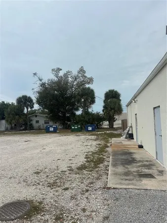 $2,500 | 2252 South Tamiami Trail, Venice, FL 34293
