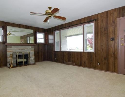 818 Marshall Road Monaca, PA 15061 - Photo 2 of 8 Living Room.