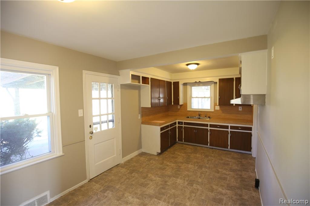 32134 Warren Road Westland, MI 48185 - Photo 16 of 20