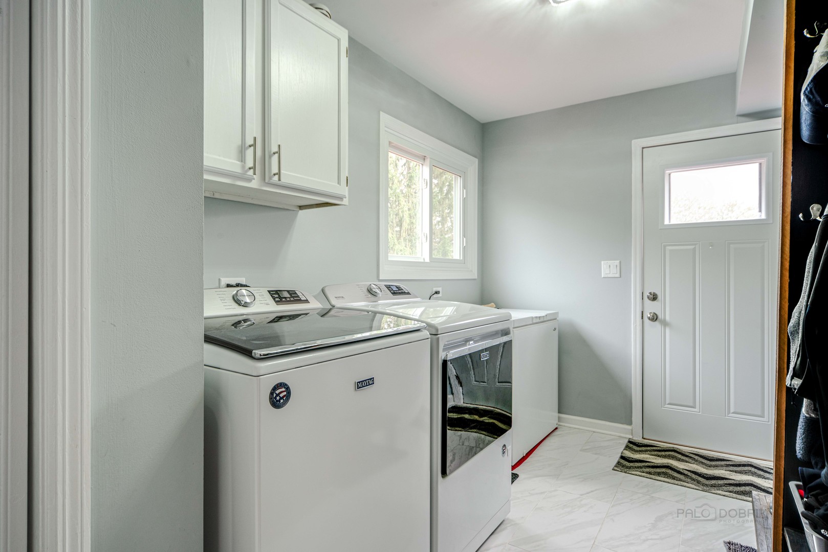 1603 Elm Street Spring Grove, IL 60081 - Photo 14 of 38 a utility room with sink dryer and washer