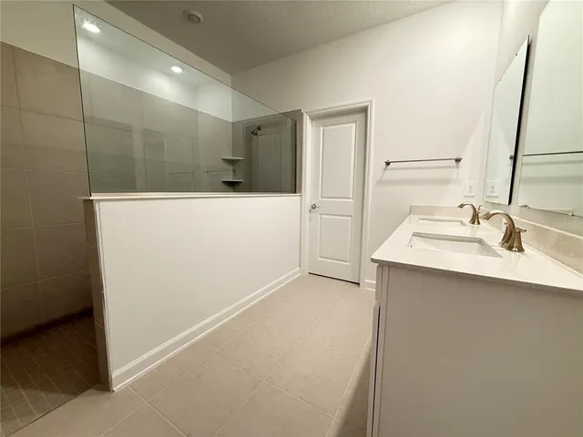 $2,700 | 7117 Dilly Lk Avenue, Groveland, FL 34736