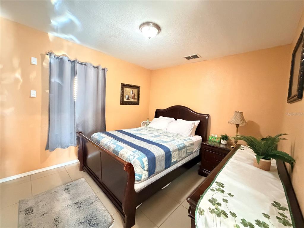 2453 Ridge Avenue Sarasota, FL 34235 - Photo 5 of 9