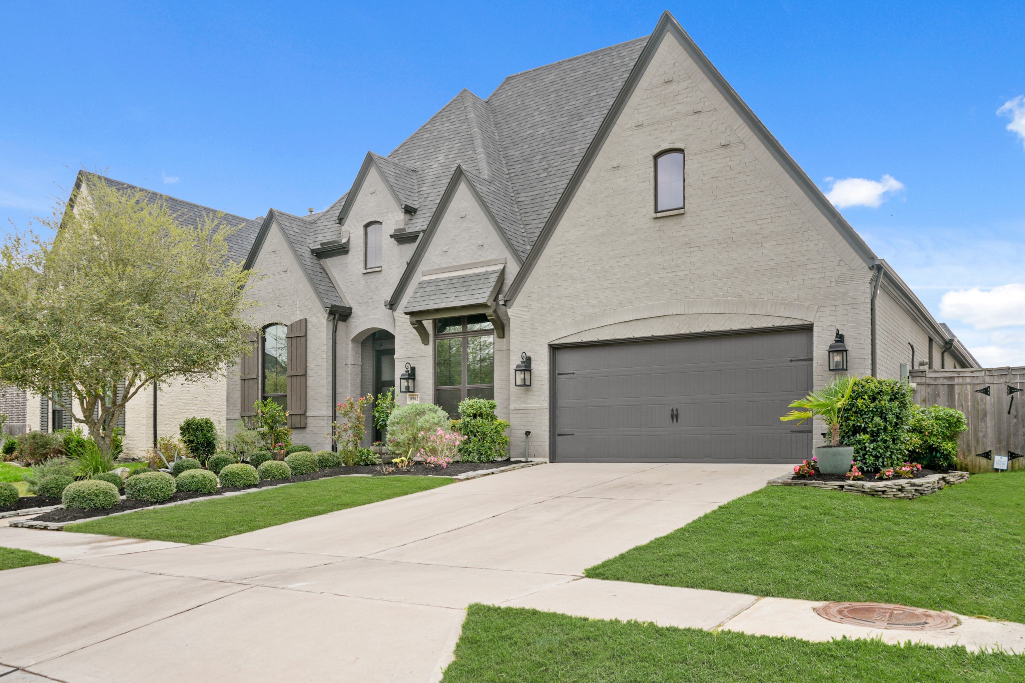8902 Iron Forge Road Missouri City, TX 77459 - Photo 2 of 44 One-story home with high roofline can only mean one thing. High ceilings inside. Imagine 13' ceilings throughout.