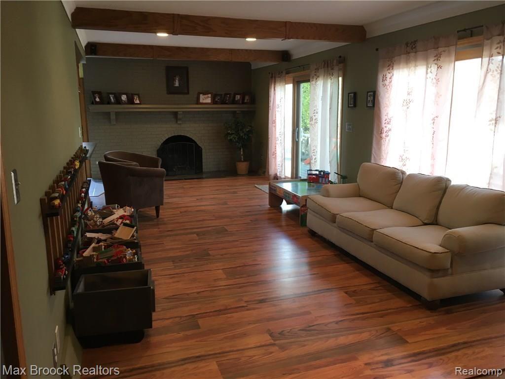 9620 Allen Road Clarkston, MI 48348 - Photo 32 of 99 family5.JPG