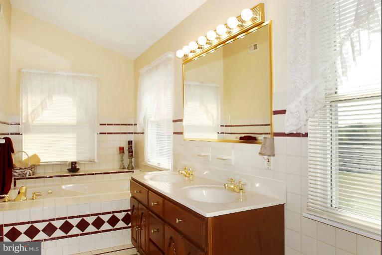13940 Rover Mill Road West Friendship, MD 21794 - Photo 15 of 29 Bath (Master)