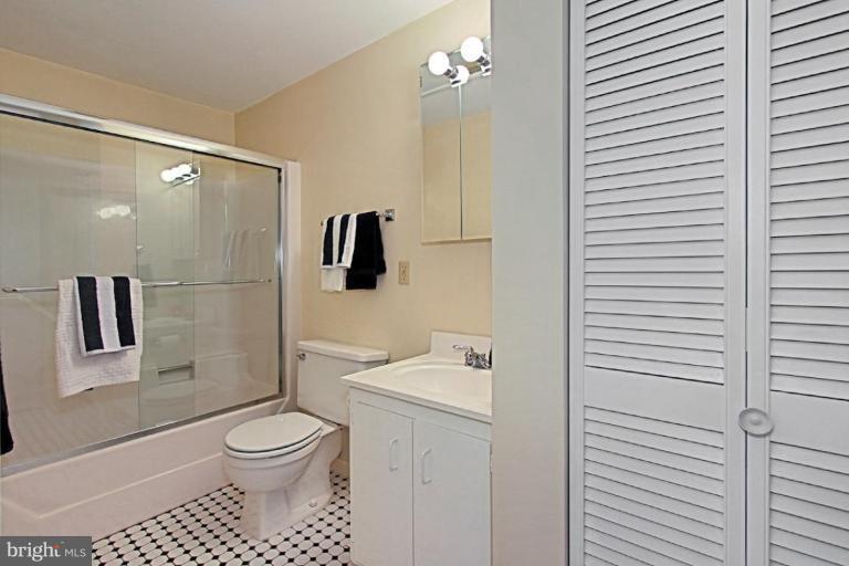 7101 Triad Way Springfield, VA 22151 - Photo 17 of 27 Bath #2