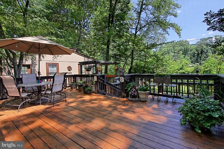 7101 Triad Way Springfield, VA 22151 - Photo 21 of 27 Deck
