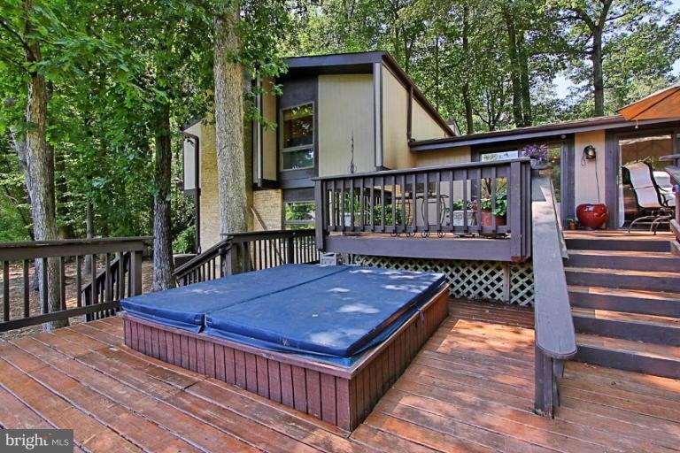 7101 Triad Way Springfield, VA 22151 - Photo 23 of 27 Hot Tub
