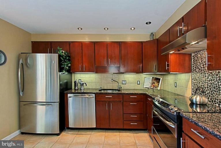 7101 Triad Way Springfield, VA 22151 - Photo 6 of 27 Kitchen