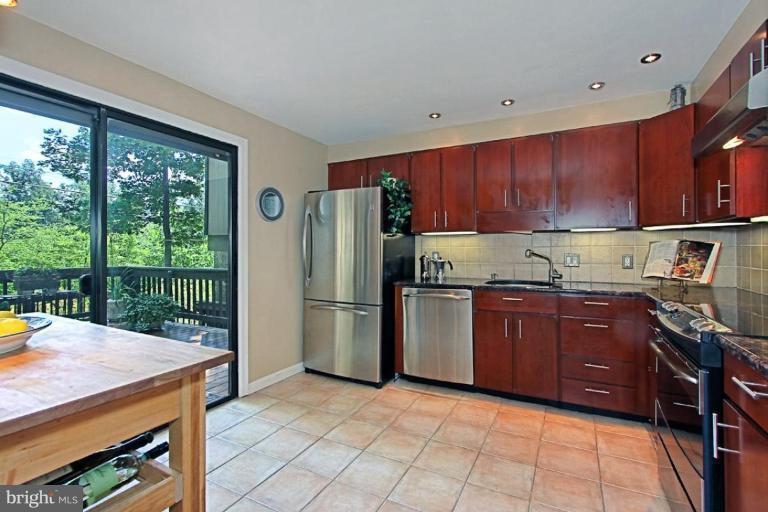 7101 Triad Way Springfield, VA 22151 - Photo 7 of 27 Kitchen #2