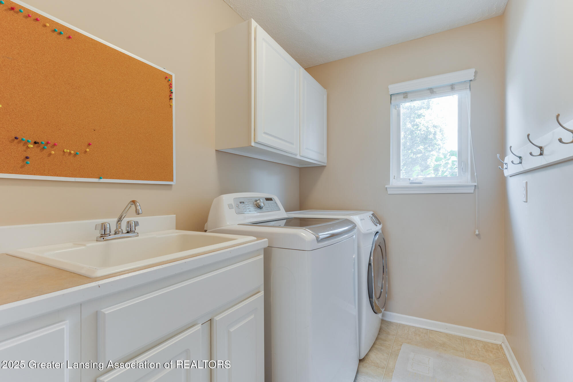 5825 Rothesay Road Lansing, MI 48911 - Photo 17 of 52 5825_Rothesay_BROCK-63