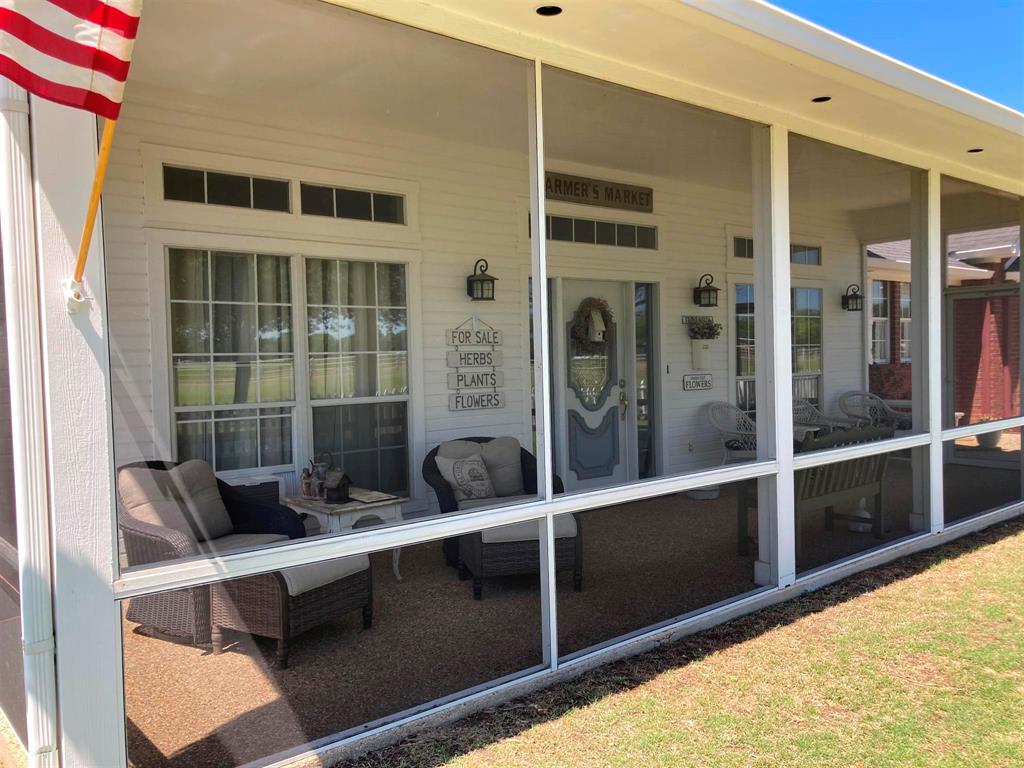 142 Hickory Valley Lane Waco, TX 76705 - Photo 21 of 33 a living room with a large window