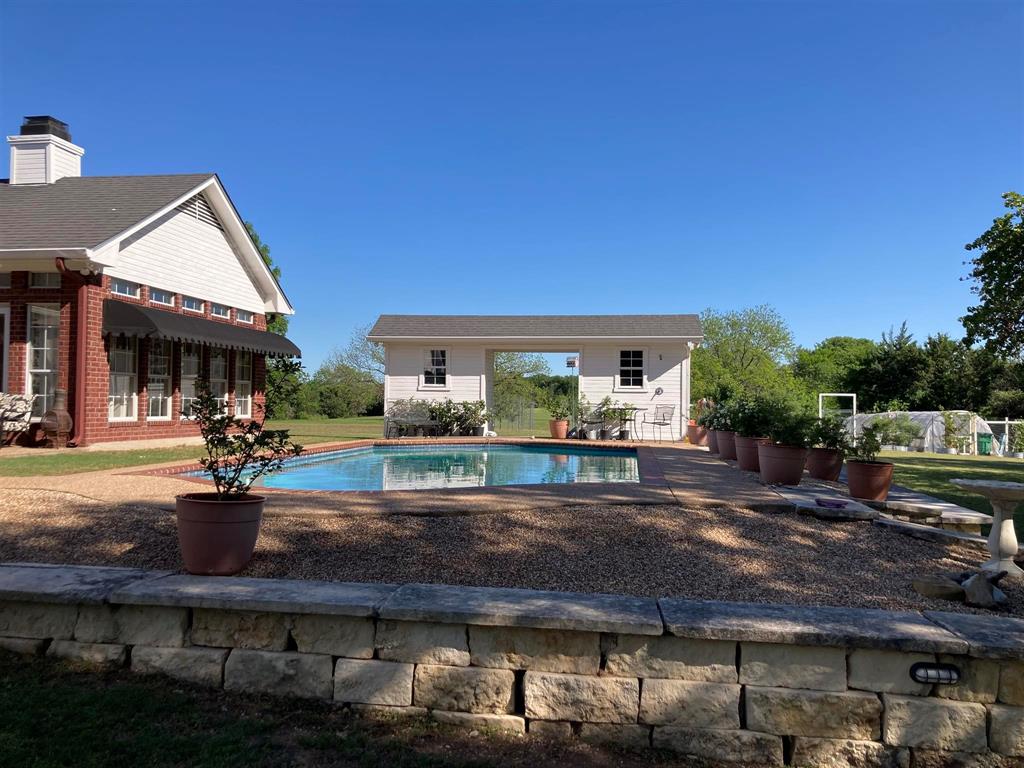 142 Hickory Valley Lane Waco, TX 76705 - Photo 25 of 33 a view of a house with sitting area and furniture