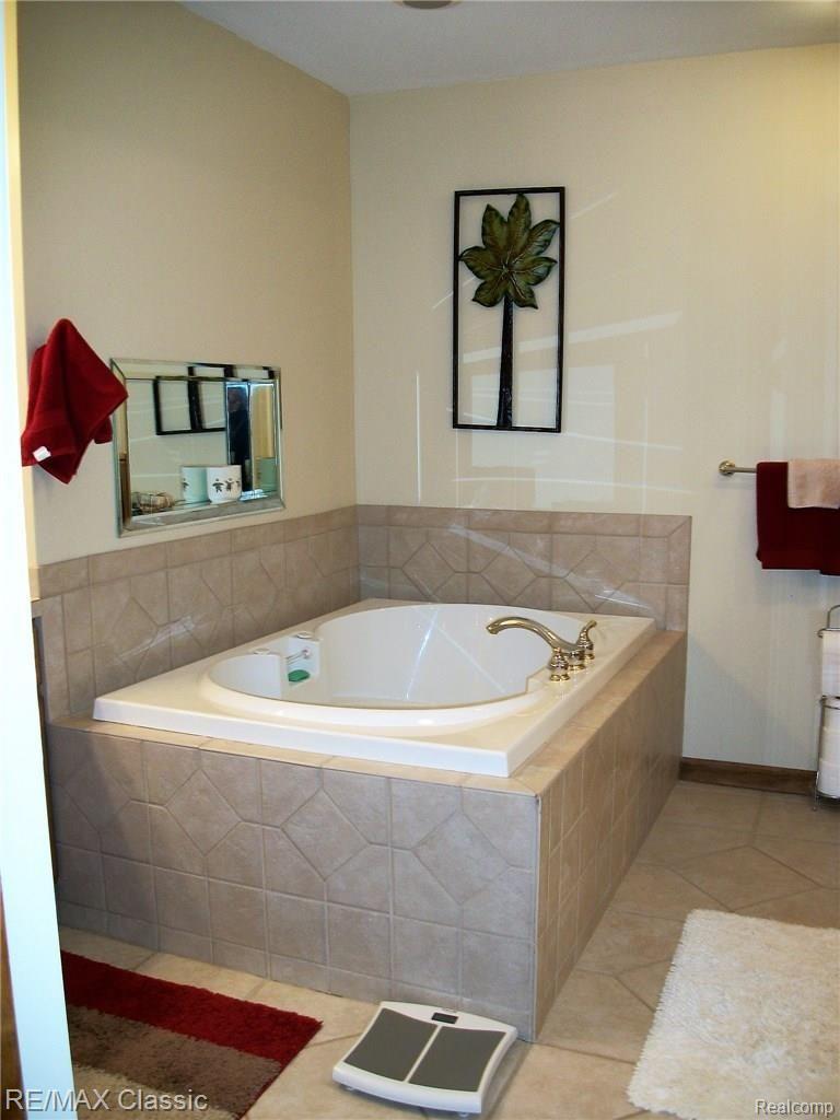 6400 Bullard Road Fenton, MI 48430 - Photo 28 of 42 103_1907.jpg
