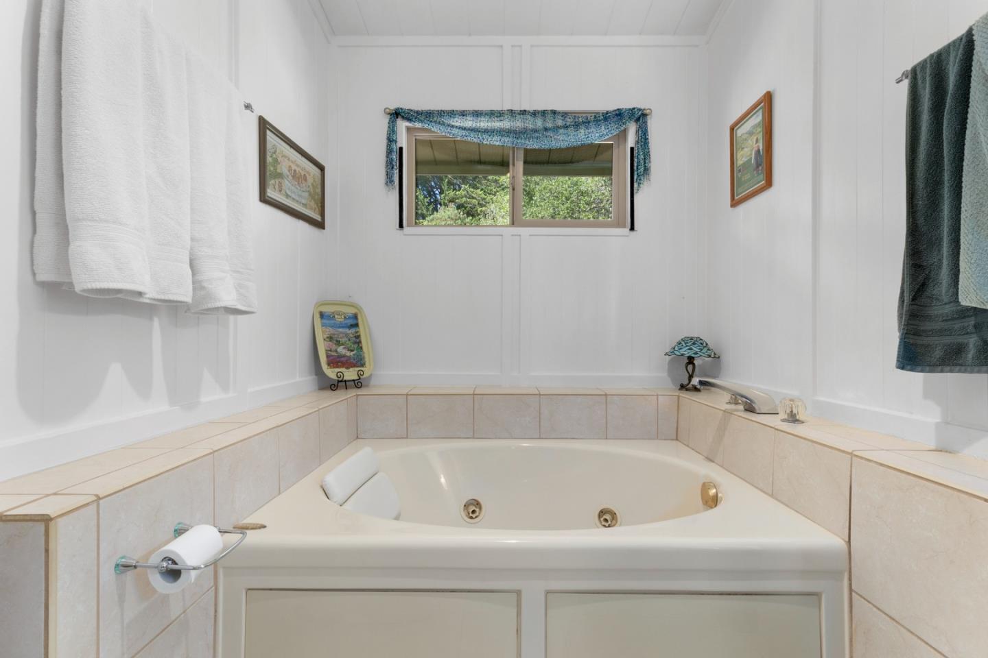 490 Amigo Road Soquel, CA 95073 - Photo 50 of 71 a bathroom with a bathtub and a sink