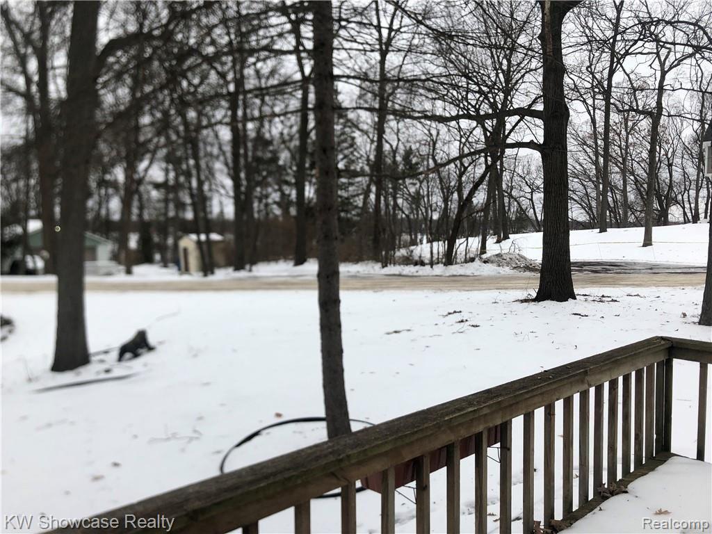 2640 Ridge Road White Lake, MI 48383 - Photo 3 of 34 4A2A02E0-F990-4BFC-AE64-3F1D844099EF.jpeg